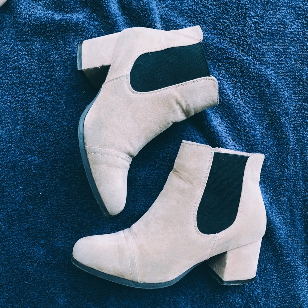 Chunky light beige bootie